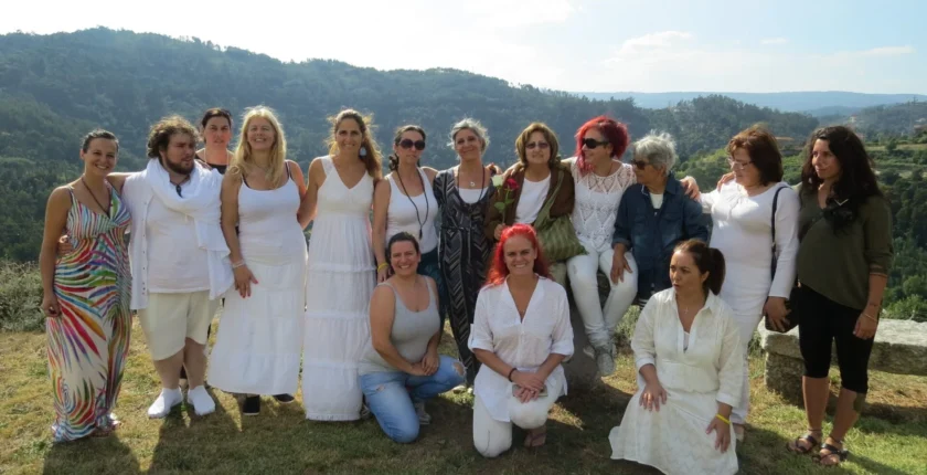 Retiro do "Caminho dos Círculos do Útero", realizado na Quinta "Pax e Bem" em Castelo de Paiva, um momento de conexão profunda com o Sagrado Feminino.