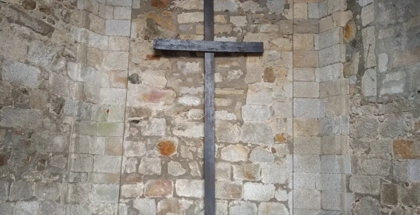 A versão original em aramaico da oração Pai Nosso, revelando sua essência e profundidade espiritual.