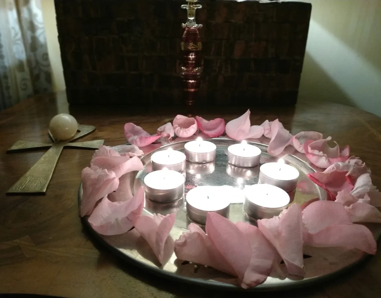 Conecte-se com o Divino interior e descubra a verdadeira essência do amor e gratidão.