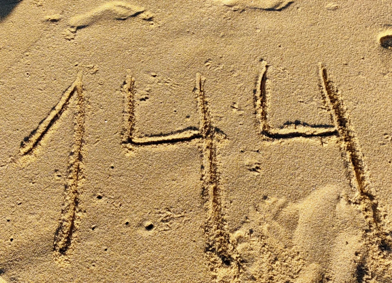 Usando o Rosário Quântico 144 para ancorar e conectar com a energia da alma junto ao mar.