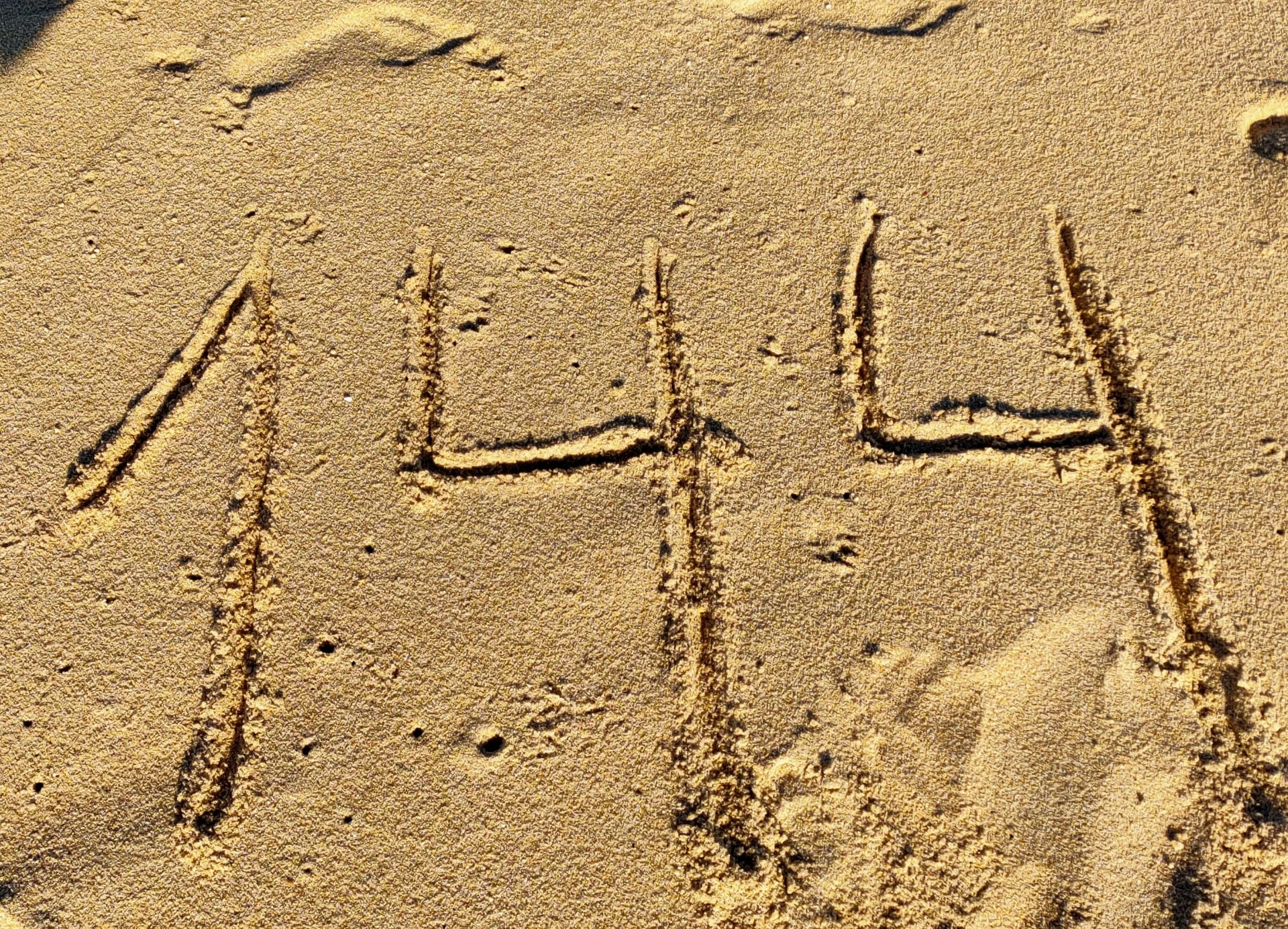 Usando o Rosário Quântico 144 para ancorar e conectar com a energia da alma junto ao mar.