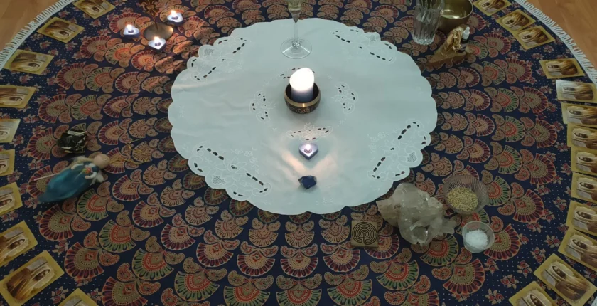 Primeira iniciação presencial do curso "Sacerdócio Cósmico", criando um espaço sagrado de conexão entre corpo, mente e espírito.