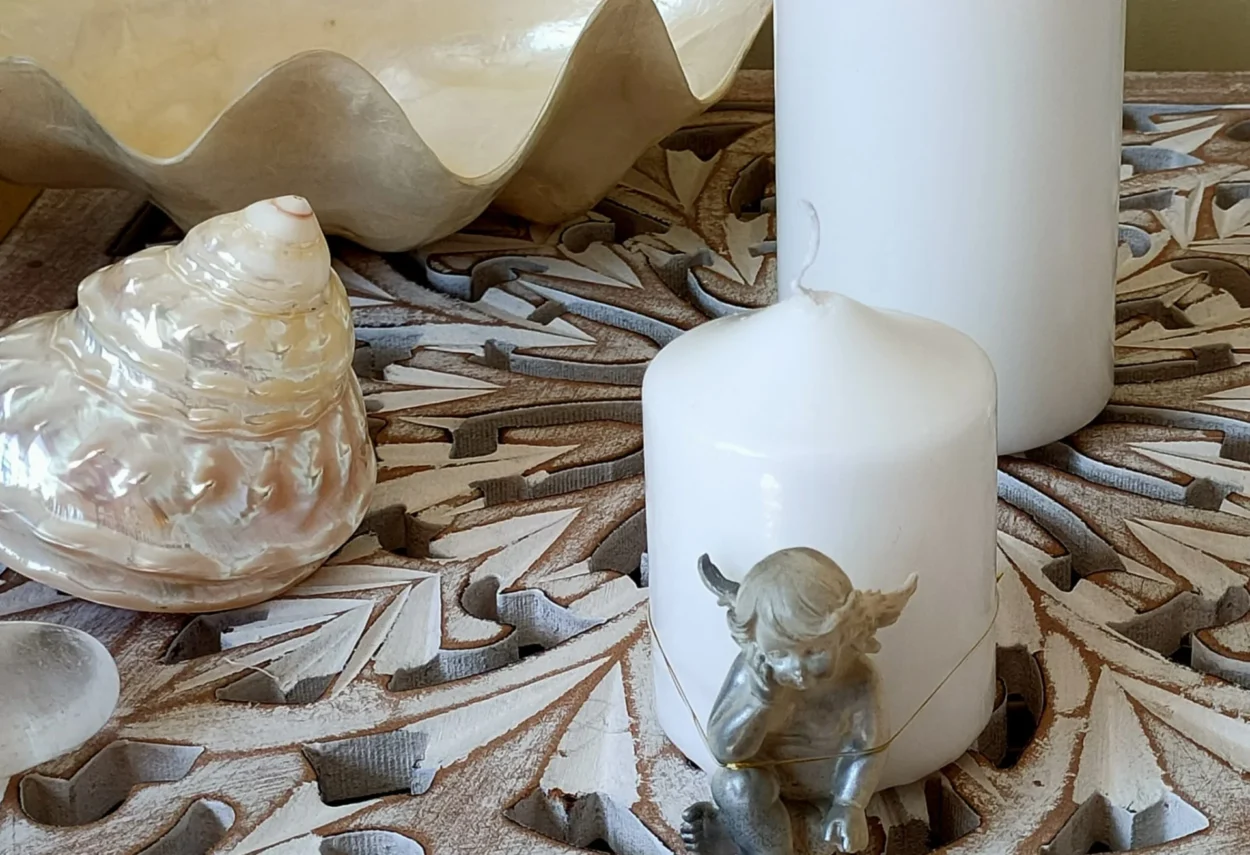 Um momento de cura e transformação profunda no contexto do Sacerdócio Cósmico, com a presença dos Anjos, marcando o fim do primeiro ciclo de formação e o início de uma nova jornada espiritual.