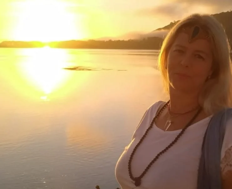 Reflexão sobre os paradoxos espirituais e como eles nos revelam os milagres diários.