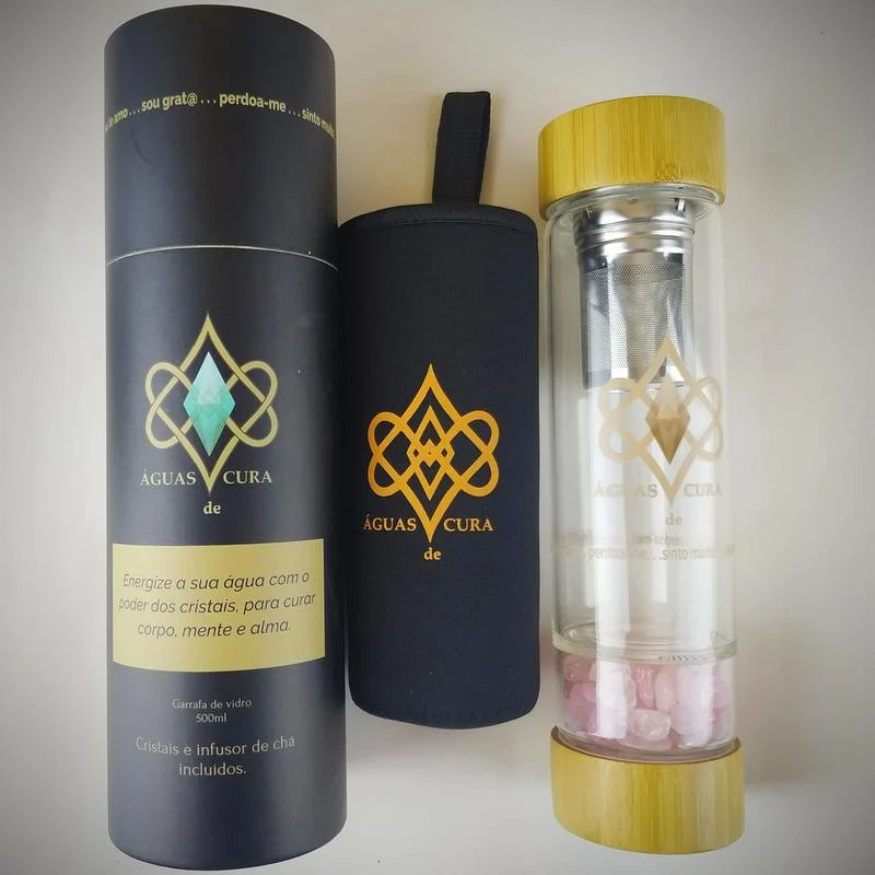 Garrafa de bambu com cristal de Quartzo Rosa da marca Água de Cura.