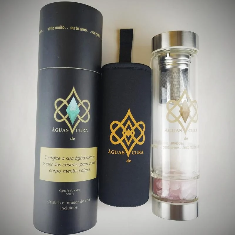 Garrafa de inox com cristal de Quartzo Rosa da marca Água de Cura.