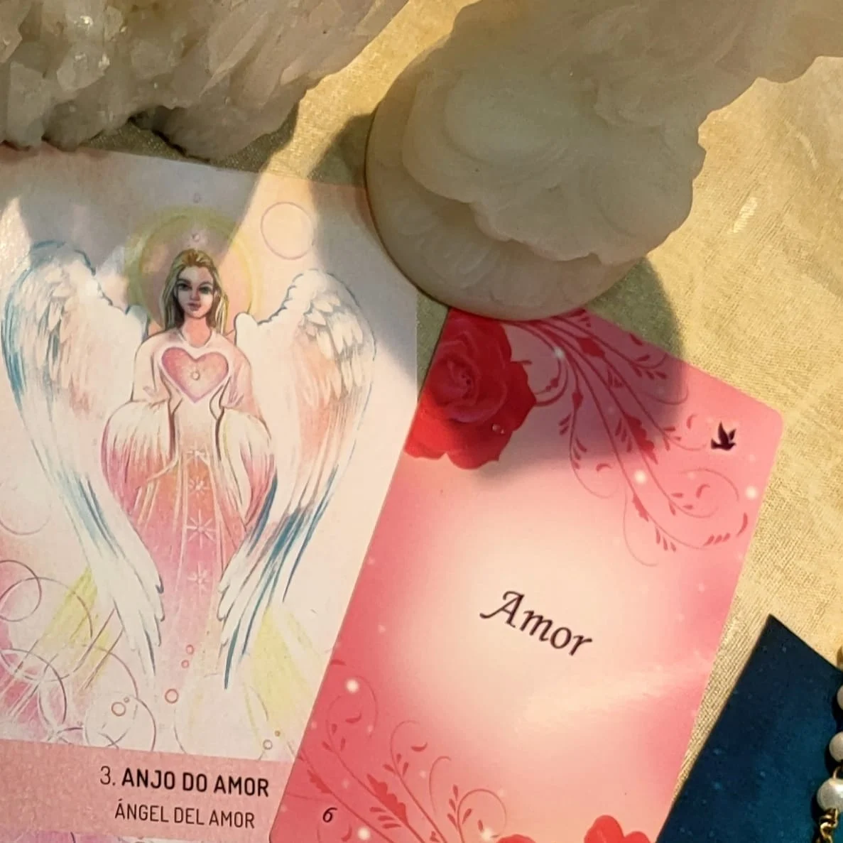 A intensa presença de Mãe Maria e a energia de amor envolveram a sintonização do Reiki Mariel, trazendo cura e paz.
