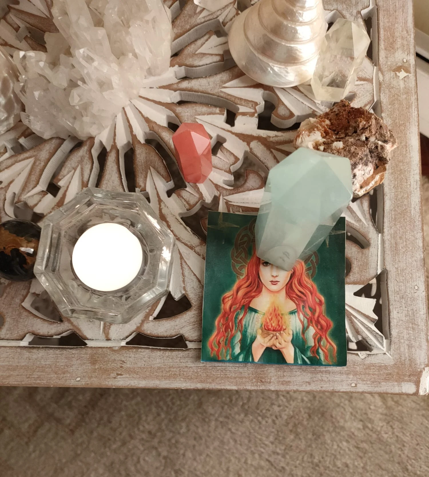 No dia do Eclipse Solar, guardando a Chama de Brigid