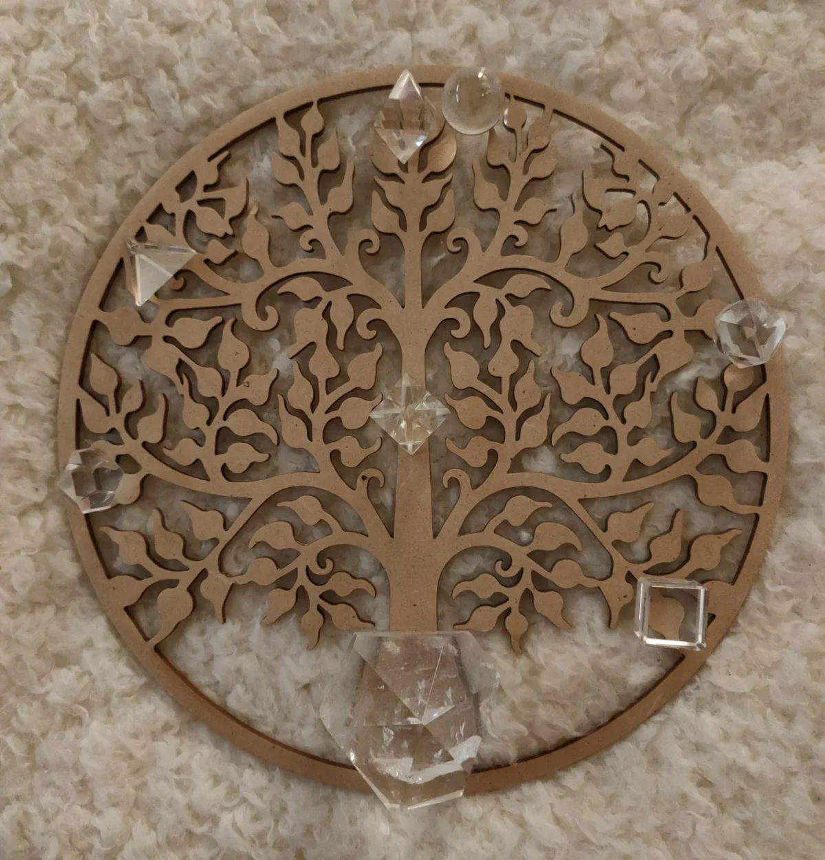 Mandala de cristais com sólidos platónicos em quartzo, gerando emanações e movimentos transformadores.