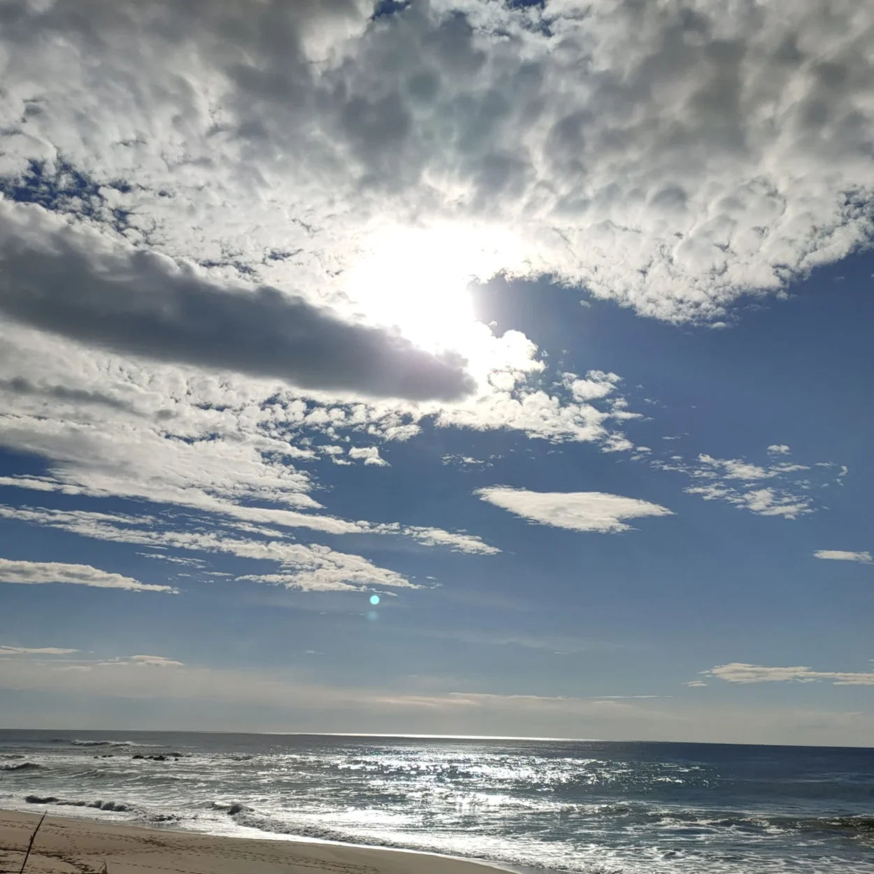 Reflexão sobre como a espiritualização nos permite aceder aos códigos divinos internos, revelando a nossa conexão com a Divindade.