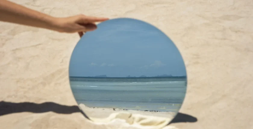 Reflexão sobre o Efeito Espelho e a evolução para a Unidade Multidimensional, inspirada pelas águas do oceano e o Plasma Etérico.