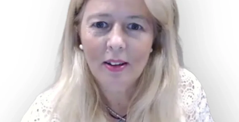 Aula prática do SISTEMA QUÂNTICO INTEGRADO® no dia do Portal 8/8, guiada pela intuição e coração, para compartilhar um conhecimento profundo e transformador.