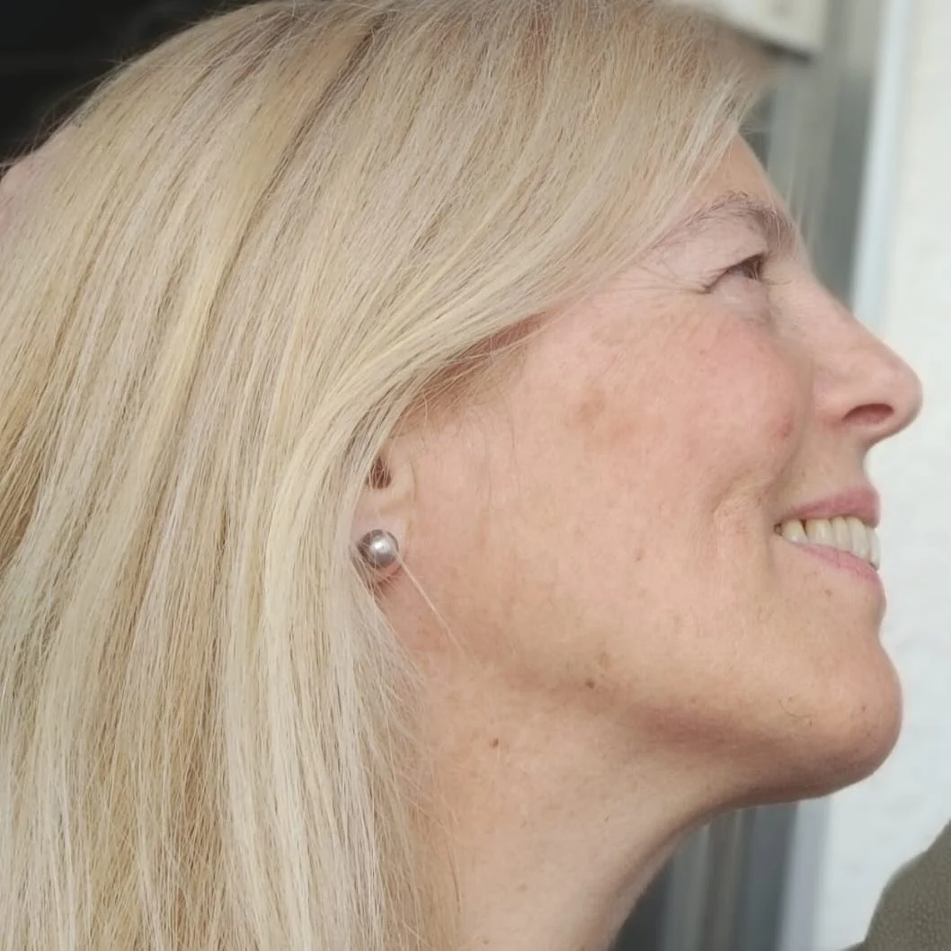 Alcançar a paz interior através da harmonia emocional e aceitação das emoções.