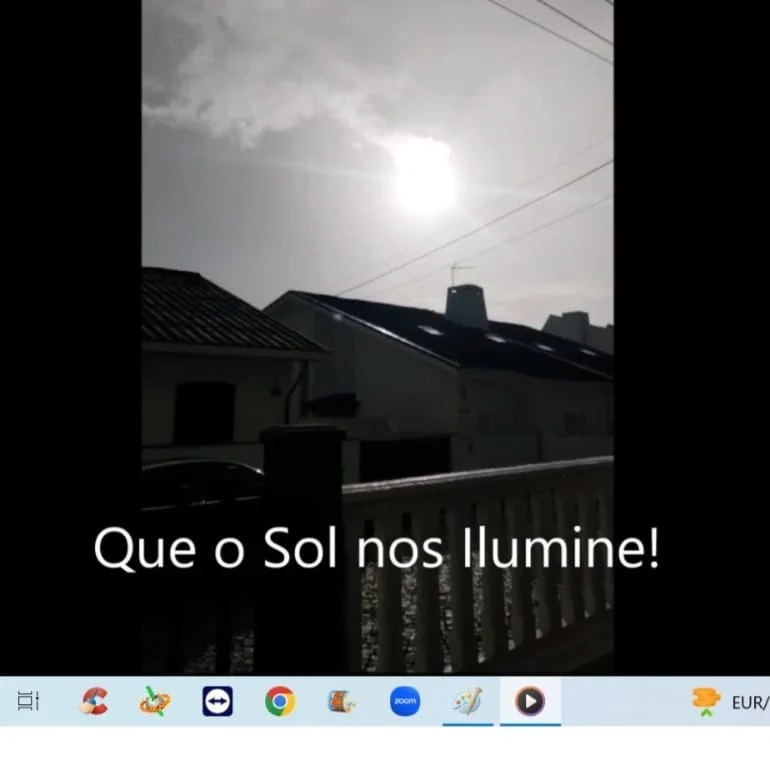Invocação das forças do Universo e do Amor, buscando a expansão da consciência e o despertar do poder interior através da energia da Kundalini.