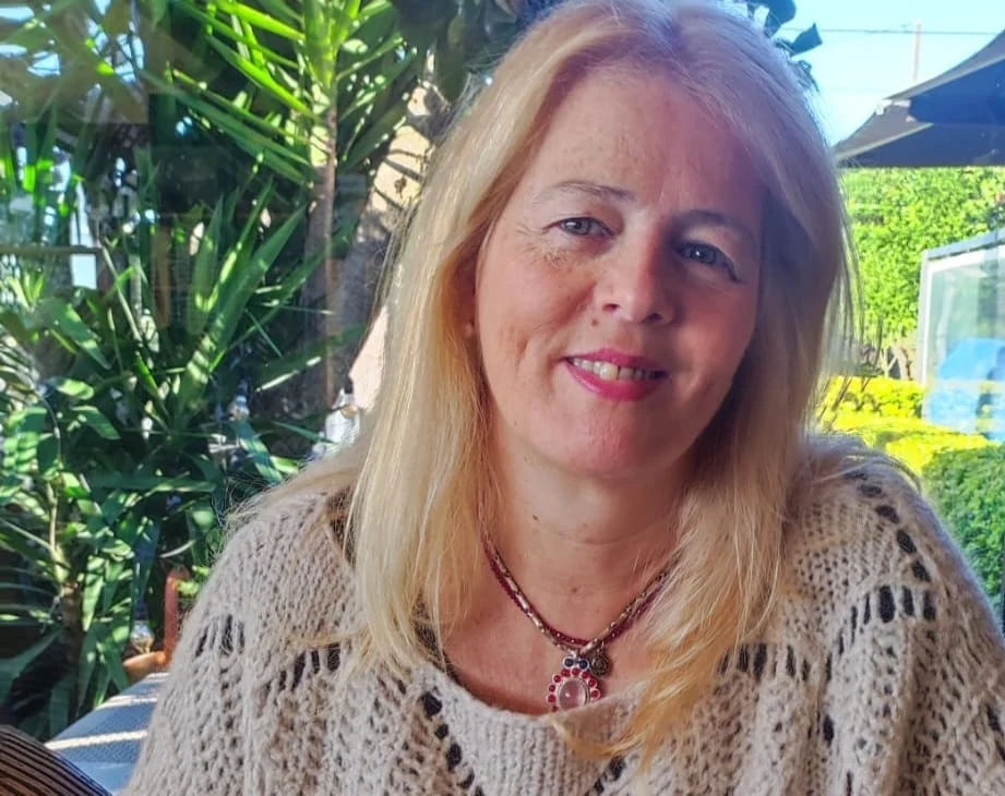 Reflexão sobre a jornada espiritual, o despertar para a autocura, a descoberta do que realmente precisamos e a gratidão à vida e à Terra.