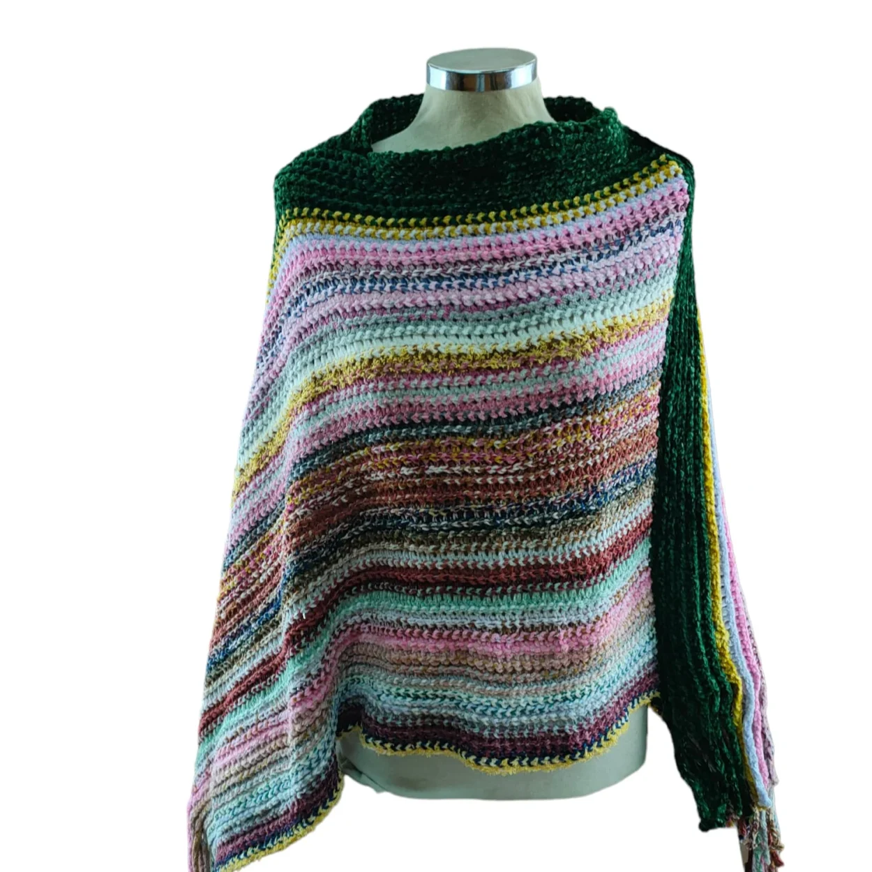 Poncho de Meditação em fio chenille, leve, confortável e macio.