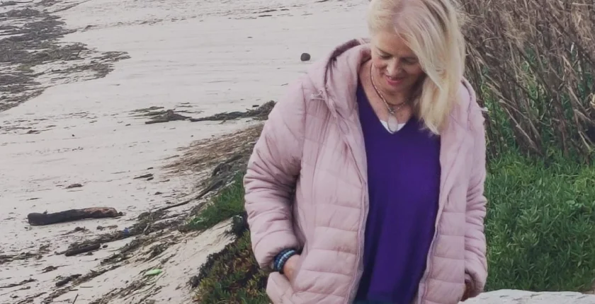 Reflexão sobre o caminho espiritual único dentro de uma família tradicionalmente católica e a transformação pessoal ao longo dos anos.