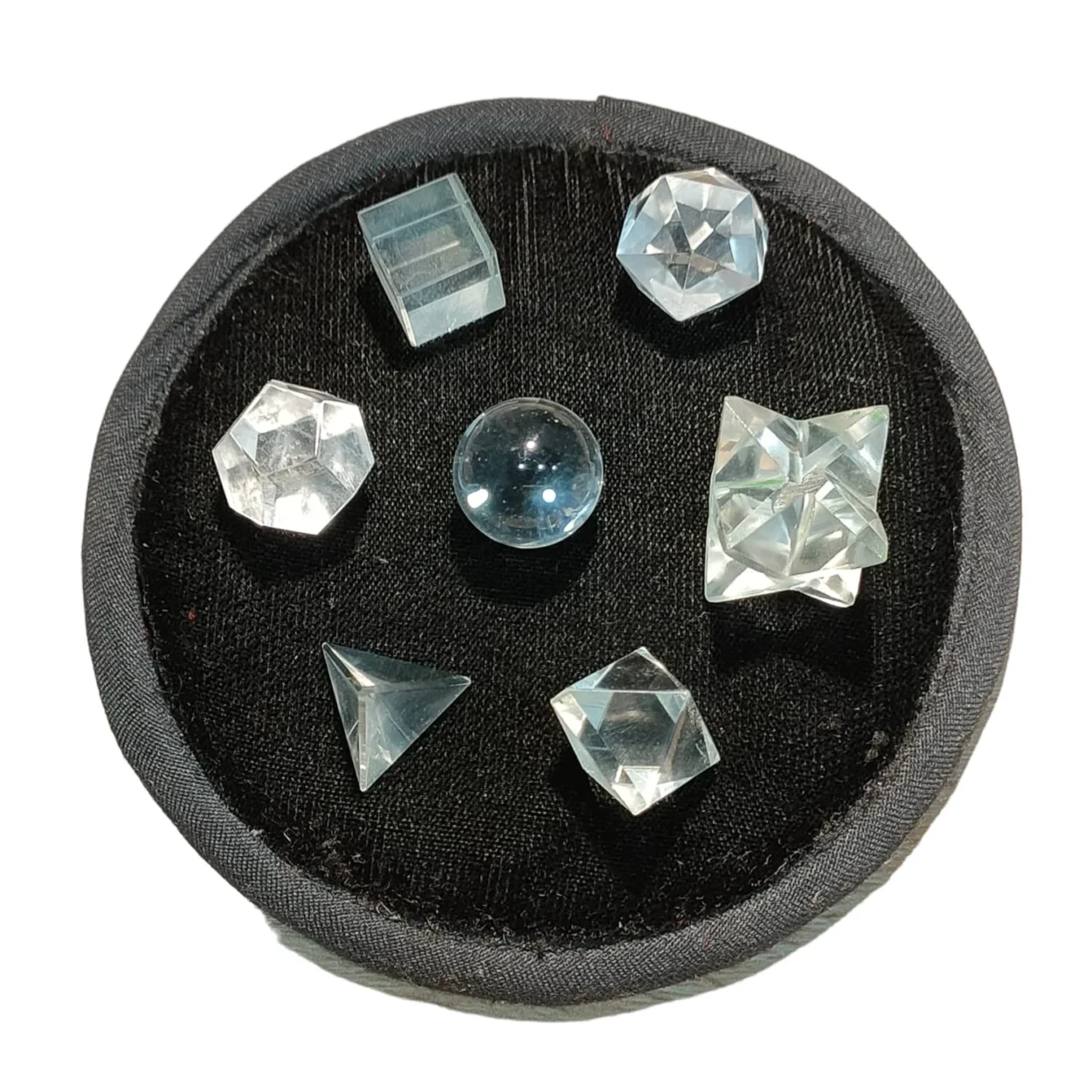 Conjunto de 7 peças de sólidos platónicos em Cristal de Quartzo, incluindo Merkaba e Esfera.