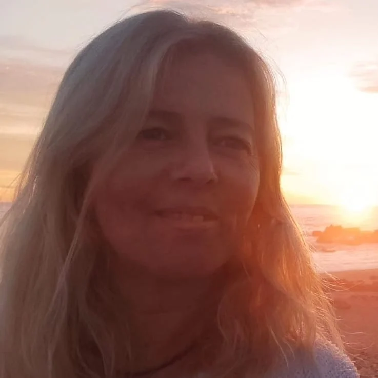 Reflexão sobre a jornada da essência humana e o retorno à Origem Divina através da conexão com a essência divina.