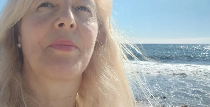 Reflexão sobre a transição para uma nova consciência, integrando mente e coração para uma percepção mais profunda da realidade.