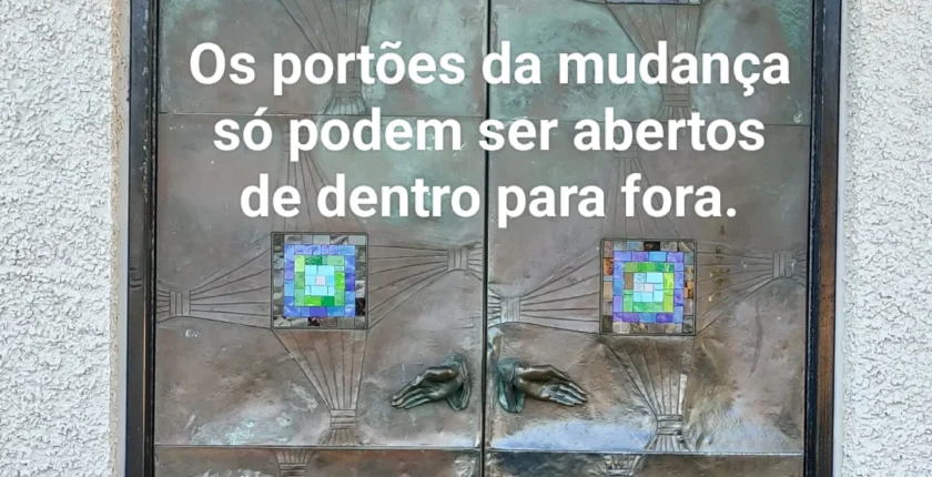 Reflexão sobre as transformações pessoais e coletivas com a entrada de Plutão em Aquário.