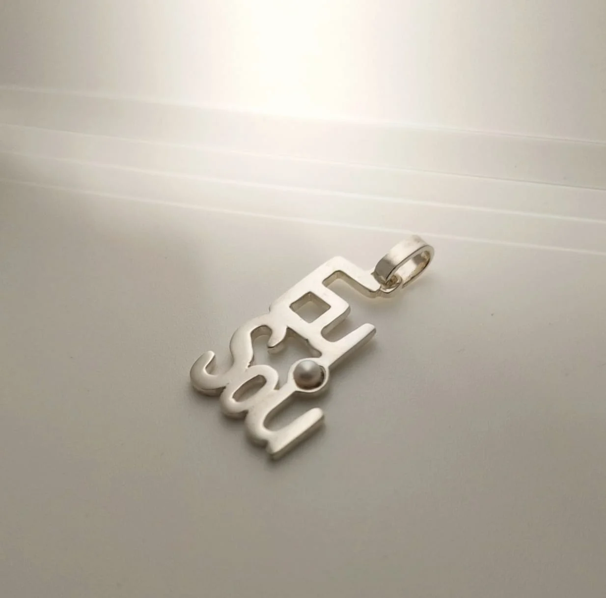 Pendente "EU SOU" criado para fortalecer a conexão com a Presença EU SOU.