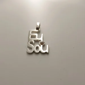 Pendente EU SOU em prata 925 com pérola natural, símbolo de conexão espiritual e expansão da consciência.