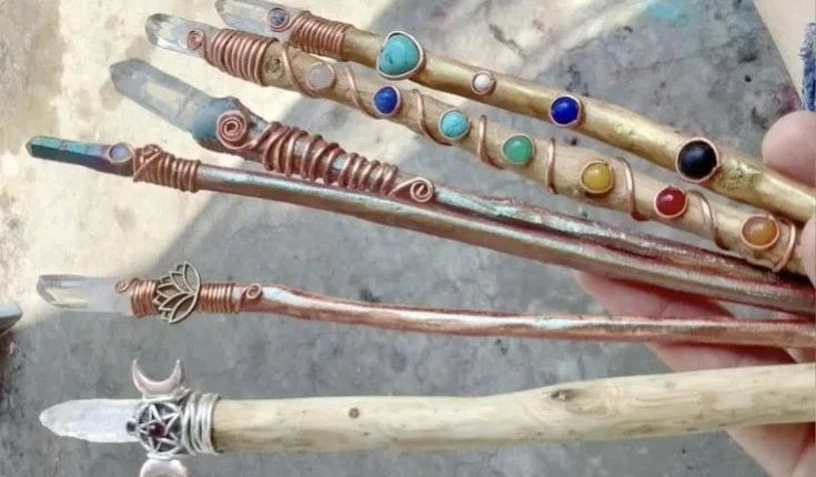 Workshop presencial para confeccionar e consagrar a Varinha Mágica de Poder, com materiais simples e económicos.